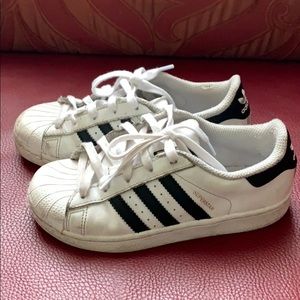 Adidas superstars